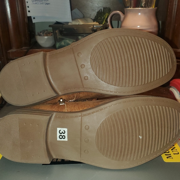 Womens boots sz EU 38, IS sz7. NWOT. Never worn. Brown weave strap boots - Picture 2 of 5